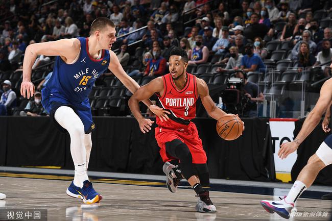 鲜明的足球 鲜明的足球