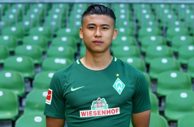 众多年轻选 众多年轻选